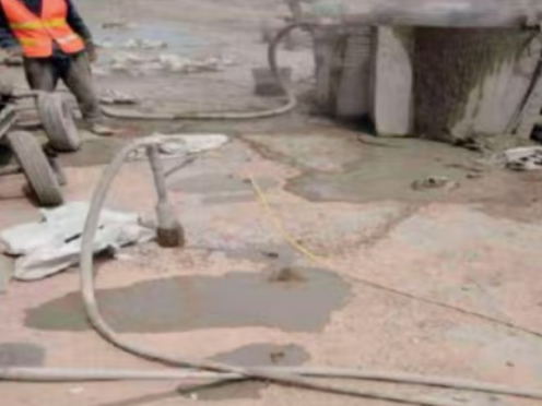 乌拉特中水泥混凝土路面板底注浆技术 路面脱空注浆整治方案