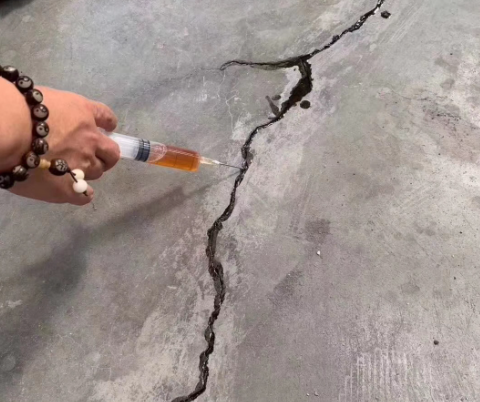 乌拉特中混凝土裂缝修补技术详解​
